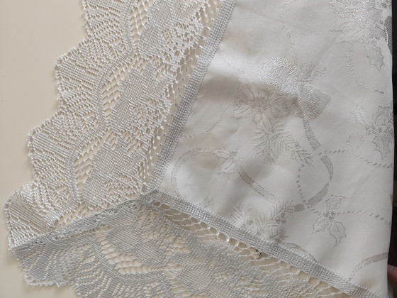 Image 1 of Tovaglia natalizia argento 82x82 cm motivo a campana in pizzo molto bella
