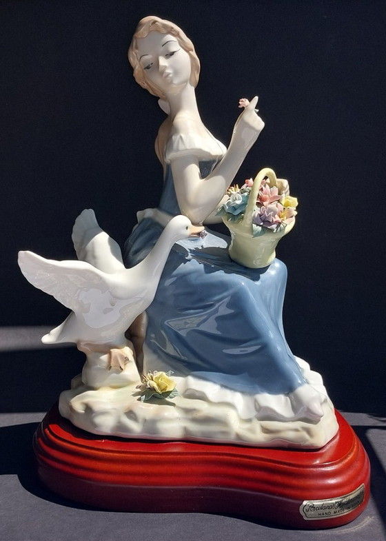 Image 1 of Large porcelain figurine: Lady with a goose and basket of flowers
