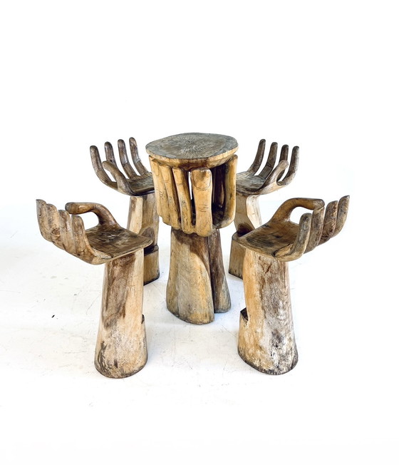 Image 1 of Vintage Handgesneden Handvormige Barkrukken + Tafel ‘70