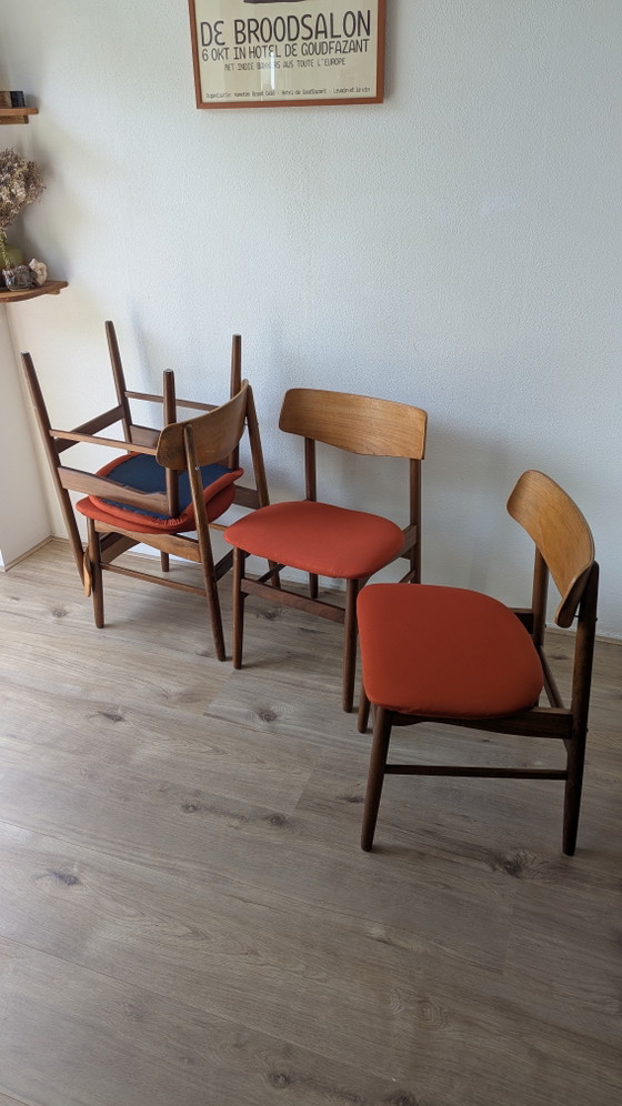 Image 1 of Lot de 4 chaises scandinaves Farstrup Møbler années 1960, assises orange en teck