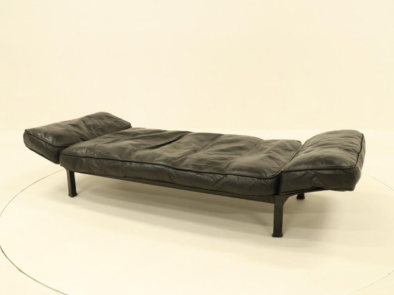 Image 1 of Ligbed van Zanotta in zwart leer