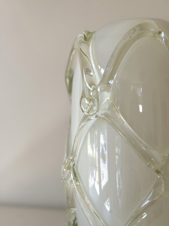 Image 1 of Jarrón de vidrio hecho a mano con diseño de rejilla: objeto de arte