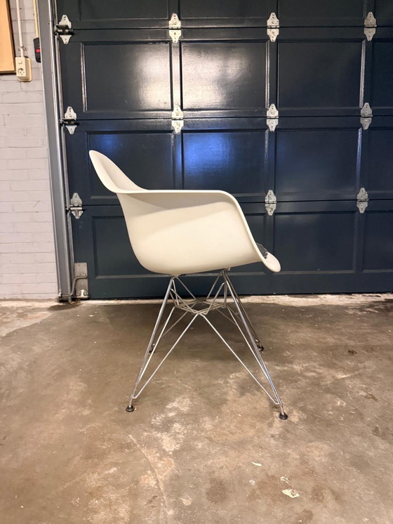 Image 1 of Vitra Aemes dining chair white (2 pieces)