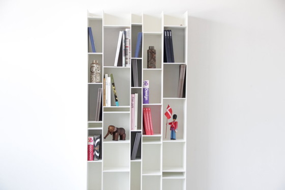 Image 1 of Bibliothèque Ramdom blanche par Neuland Industriedesign