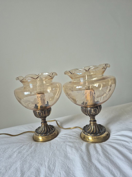 Prächtiges Paar Vintage Tischlampen – Messing und graviertes bernsteinfarbenes Glas