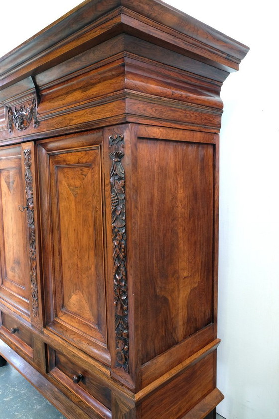 Image 1 of Mobile a viticcio in prezioso palissandro, 1700 circa.