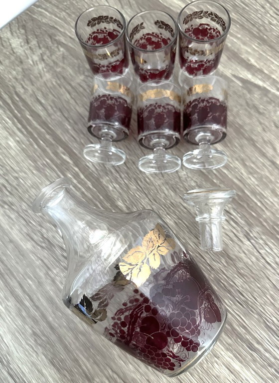 Image 1 of Vintage 7-delige likeurset met bordeauxrode en gouden patronen