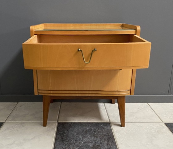 Image 1 of Mobile comodino in legno biondo con piano in vetro