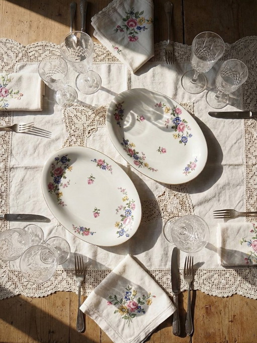 2 Bernardaud-Porzellanteller aus Limoges mit floralem Dekor, 1920er-1950er Jahre