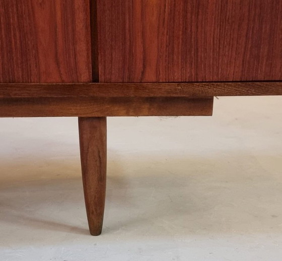 Image 1 of Aparador de mediados de siglo