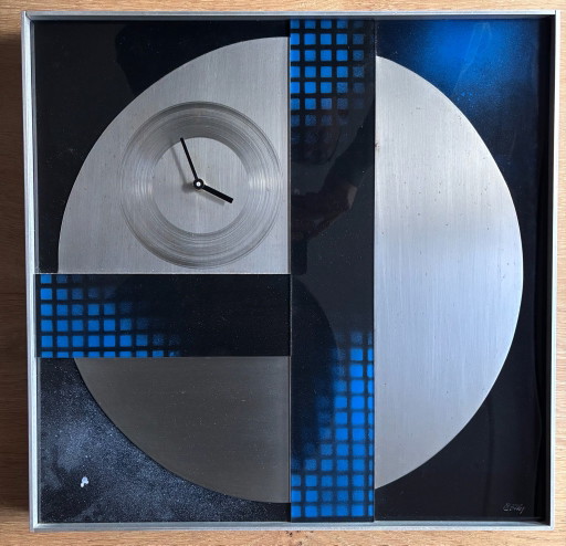 Raro Capolavoro Postmoderno XL – Oggetto da parete firmato Otto Louis con Orologio (ca. 1980) avanguardia