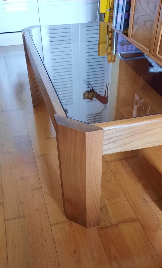 Image 1 of Vintage salontafel van massief licht iepenhout en rookglas, jaren 70/80.