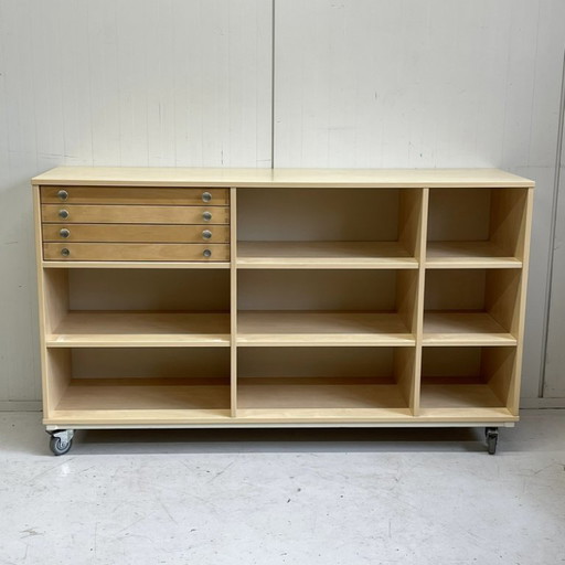 Mobiletto scolastico vintage con scomparti, divisorio per ambienti su ruote, libreria