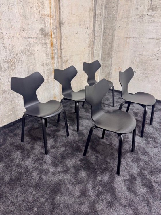 Image 1 of Arne Jacobsen for Fritz Hansen, 5 chairs, black ash