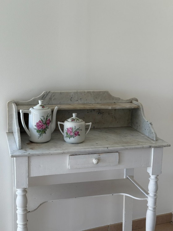 Image 1 of Toeletta vintage in legno e marmo in stile shabby chic