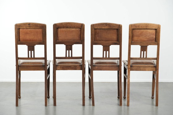 Image 1 of Ensemble de 4 chaises de salle à manger anciennes en chêne de style Art nouveau, recouvertes de peau de mouton.