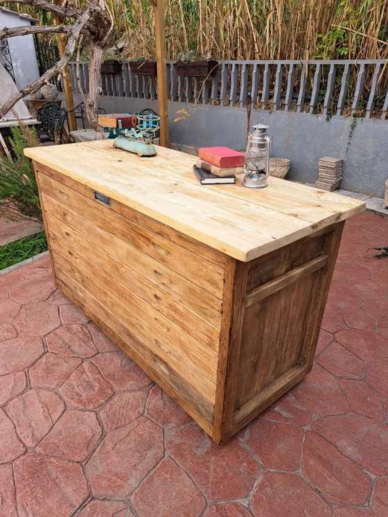 Image 1 of Gerestaureerd kantoormeubilair uit de jaren 50.