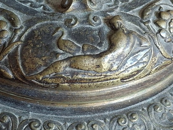Image 1 of Paar Bronzebecher des Zweiten Kaiserreichs im antiken Stil: Der Triumph der Tugend und Neptun und Amphitrite
