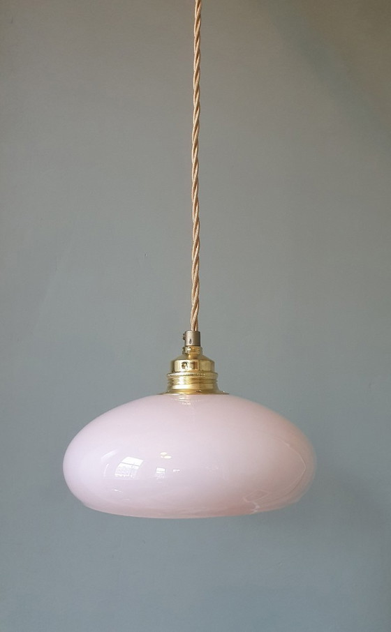 Image 1 of Set van 2 vintage hanglampen van roze pastel opaline glas.