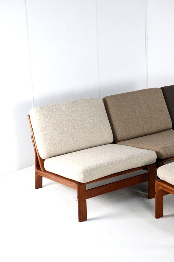 Image 1 of Gruppo di sedute comfort 'Nimtofte' | 4 poltrone + poggiapiedi vintage danese