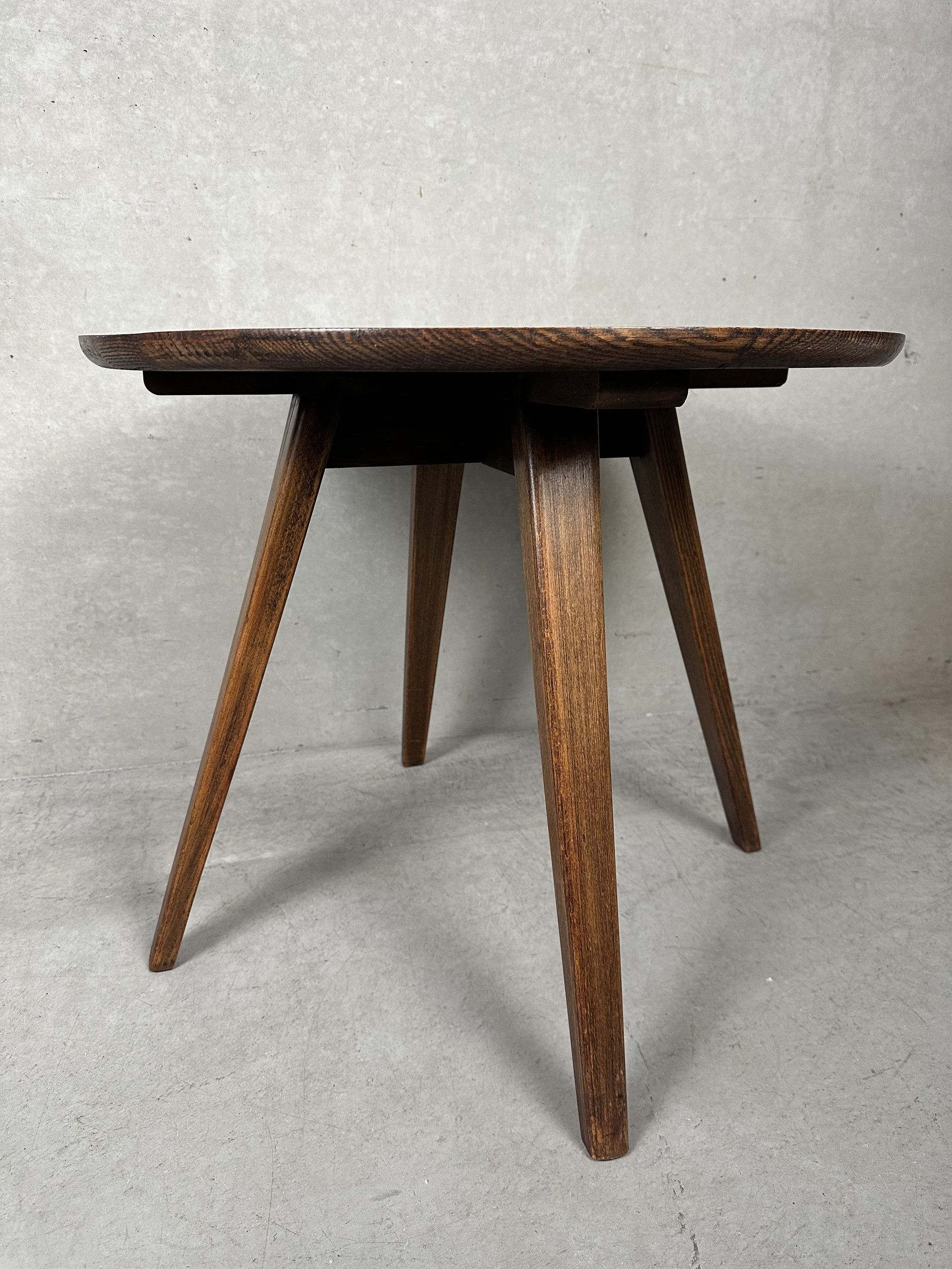 Vintage 'japandi' side table - oak | €300 | Whoppah