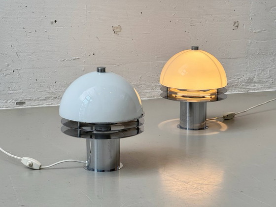 Image 1 of Set van 2 tafellampen in Space Age-stijl met opalen glazen kappen en chromen ringen, jaren 70.