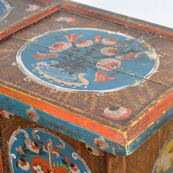 Image 1 of Coffre de mariée d'art populaire, année 1718