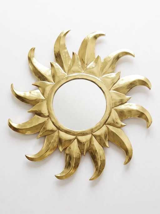 Grande Specchio sole artigianale in legno e stucco dorato con foglia d'oro degli anni '70-'80.