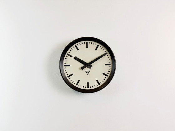 Industrial Bakelite Factory Wall Clock from Pragotron, 1960s – Glass, Plastic (photo 2 of 16)