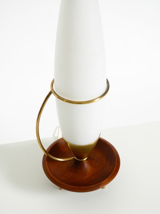 Image 1 of Large, beautiful Mid-Century Modern table lamp made of brass and teak, with a frosted glass shade | 42 cm | 16,5"