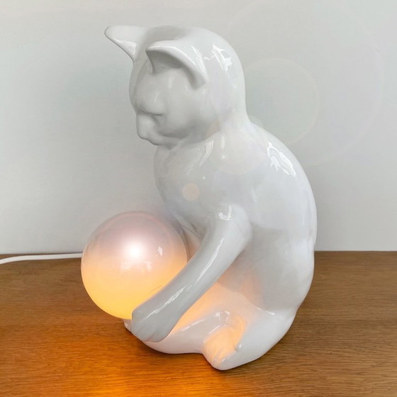 Image 1 of vintage kat LAMP porselein 70’s opaalglas Mid Century poes