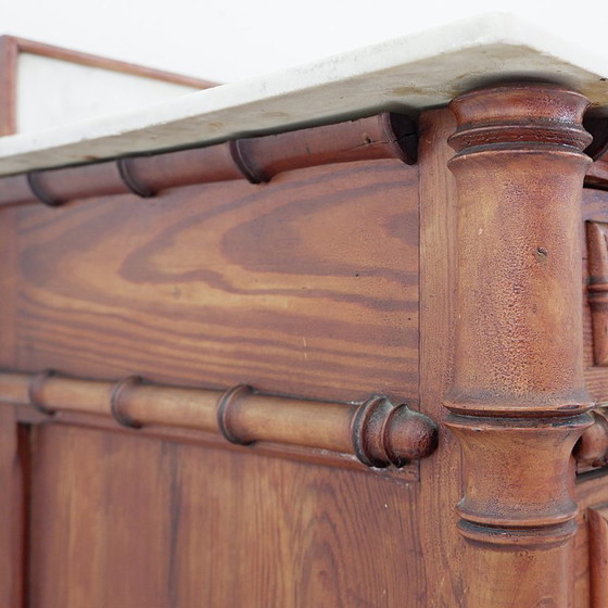 Image 1 of Cómoda de pino oscuro con acabado imitación bambú - Finales del siglo XIX