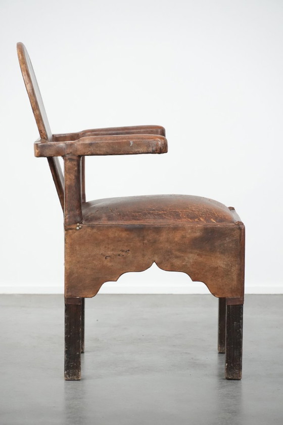 Image 1 of Unieke antieke schapenleren stoel/ armchair met een bijzonder Noord-Afrikaans design