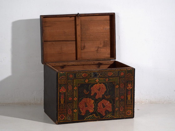Antique Chinese painted trunk in pine wood – China, circa 1900 – Decorative Objects, Iron (photo 16 of 40)