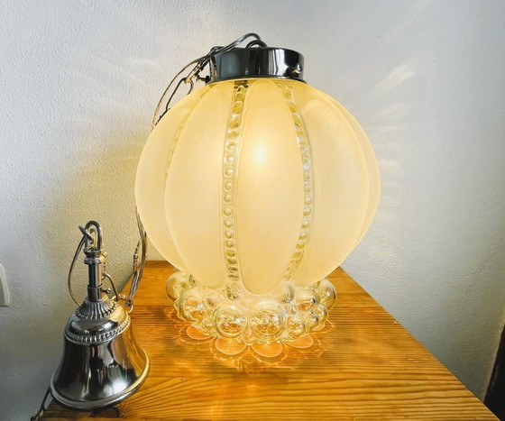 Image 1 of Große Mid-Century Modern Hängelampe aus mattiertem Glas, 1960er Jahre