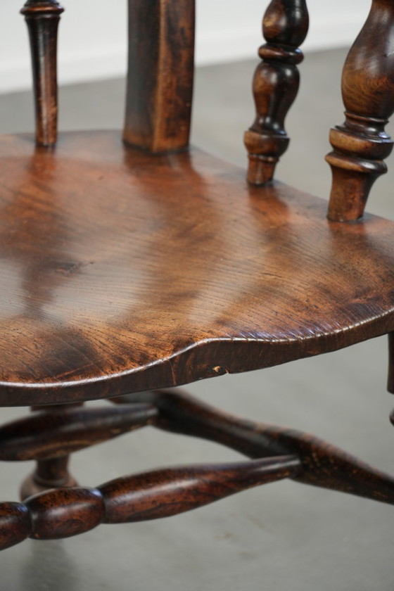 Image 1 of Antiker englischer Windsor-Spindelstuhl aus Holz mit einer wunderschönen Farbgebung aus dem frühen 19. Jahrhundert