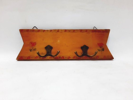 Image 1 of Vintage houten wandrek met messing haken