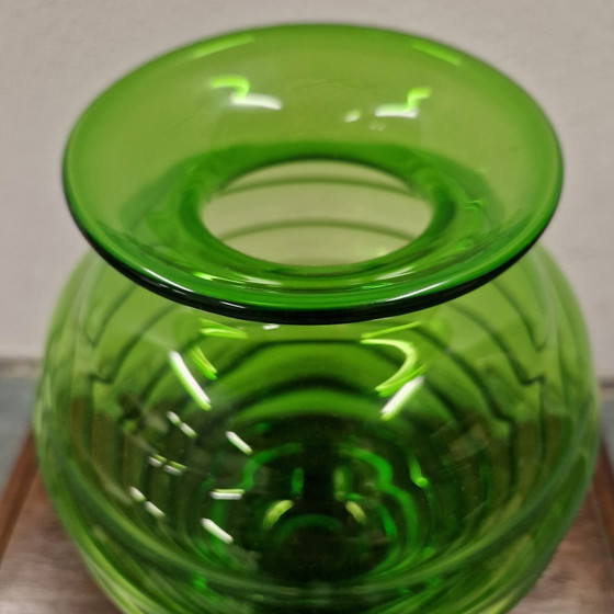 Image 1 of Vaso antico in vetro verde, stile Art Nouveau, soffiato a mano.
