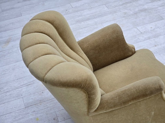 Image 1 of Poltrona danese, anni '60, velluto verde, legno di quercia.