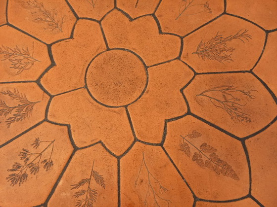 Image 1 of Tavolino ottagonale Barrois con motivi vintage da erbario in legno di rovere e ceramica Vallauris degli anni '60 e '70.