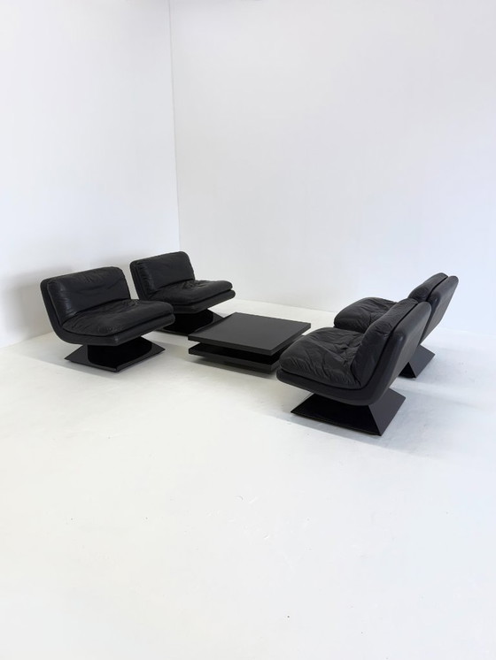 Image 1 of Vier Hans von Klier Sessel mit Couchtisch für Giuseppe Rossi di Albizzate