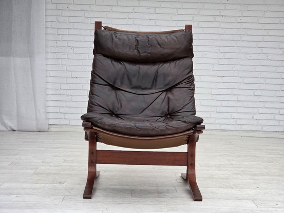 Image 1 of Anni '70, design norvegese di Ingmar Relling, modello "Siesta", pelle per mobili.