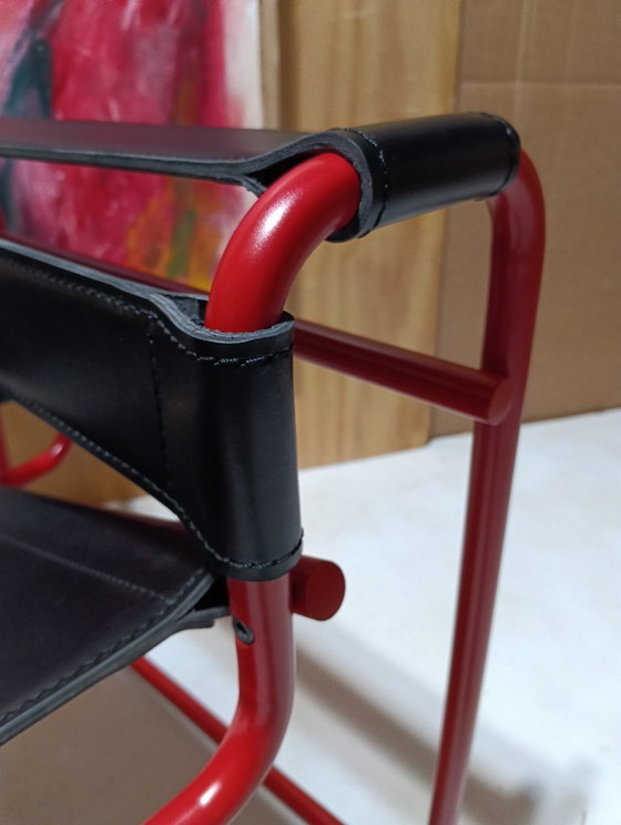 Image 1 of Bolso Knoll Wassily B3 rojo mate, nuevo-usado, en piel negra, de Marcel Breuer.
