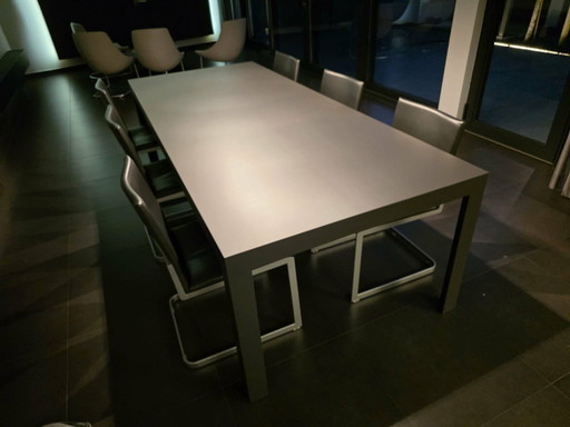 Mesa de diseño Bulthaup C2 con sillas