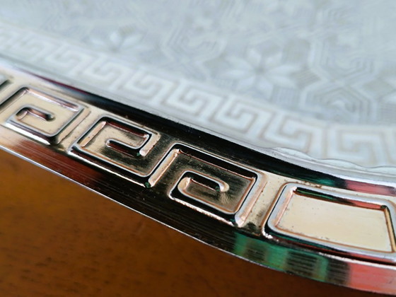 Image 1 of Antieke zilveren en gouden metalen serveerschaal