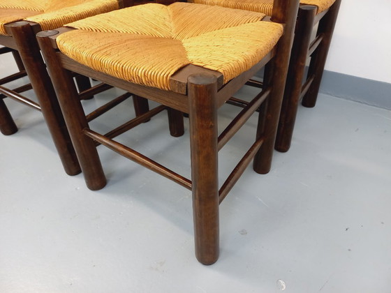 Image 1 of Set van 6 vintage brutalistische stoelen van Georges Robert, gemaakt van hout en stro, uit de jaren 50 en 60.