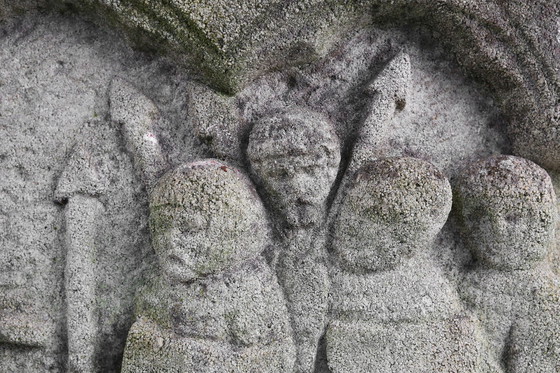 Image 1 of Jardinera de hormigón con fachada esculpida al estilo romano, Francia, década de 1920