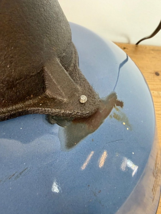 Image 1 of Industriële hanglamp van blauw emaille en gietijzer, jaren 60