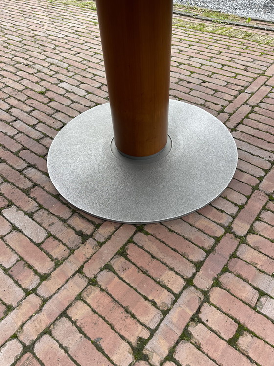 Image 1 of Mesa de diseño Arco extensible.