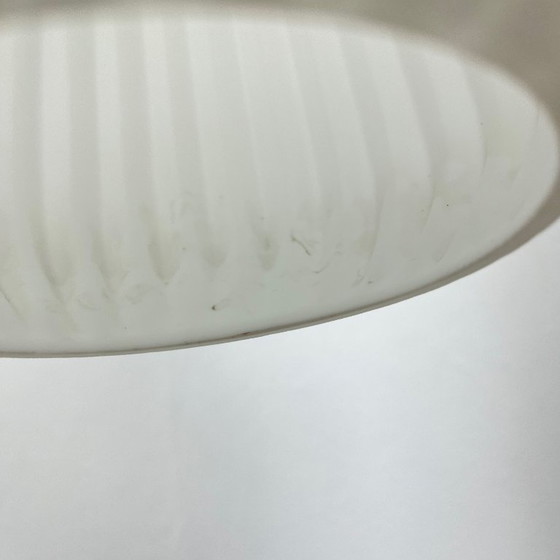 Image 1 of Suspension vintage MCM en verre et tige en métal